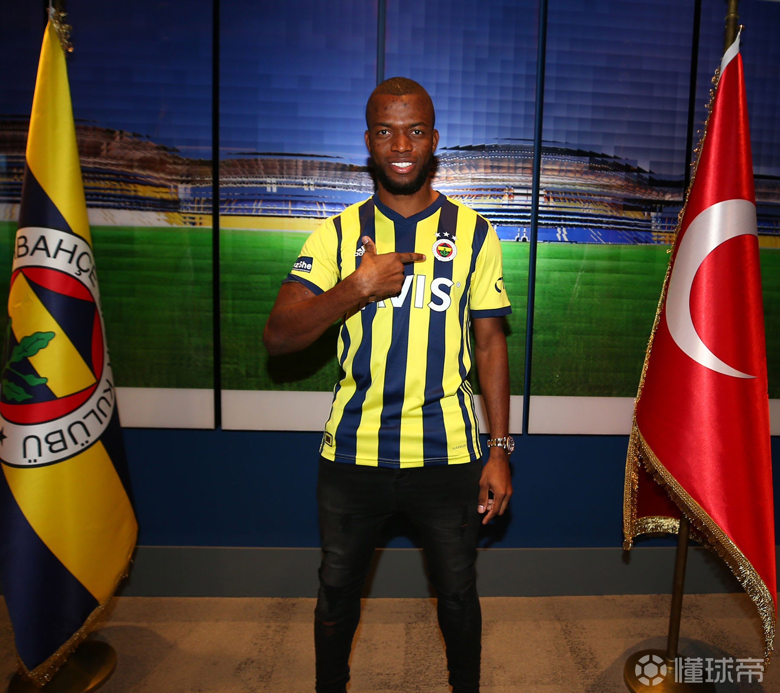 墨西哥横扫瓦伦西亚,恩昆库三分雨点燃全场 墨西哥横扫瓦伦西亚,恩昆库三分雨点燃全场