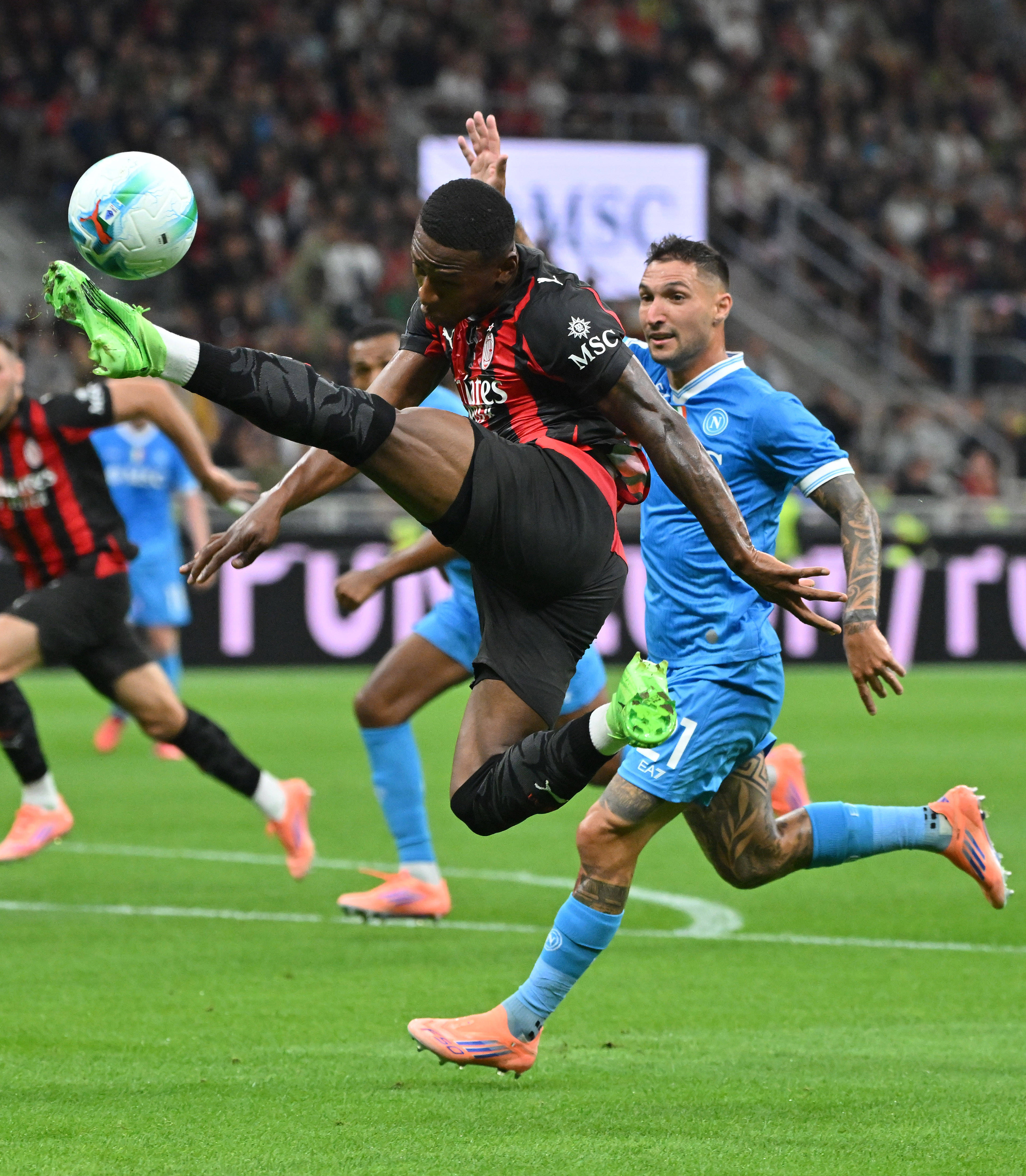 开云体育中国-包含AC米兰险胜波兰，孔蒂完成帽子戏法的词条