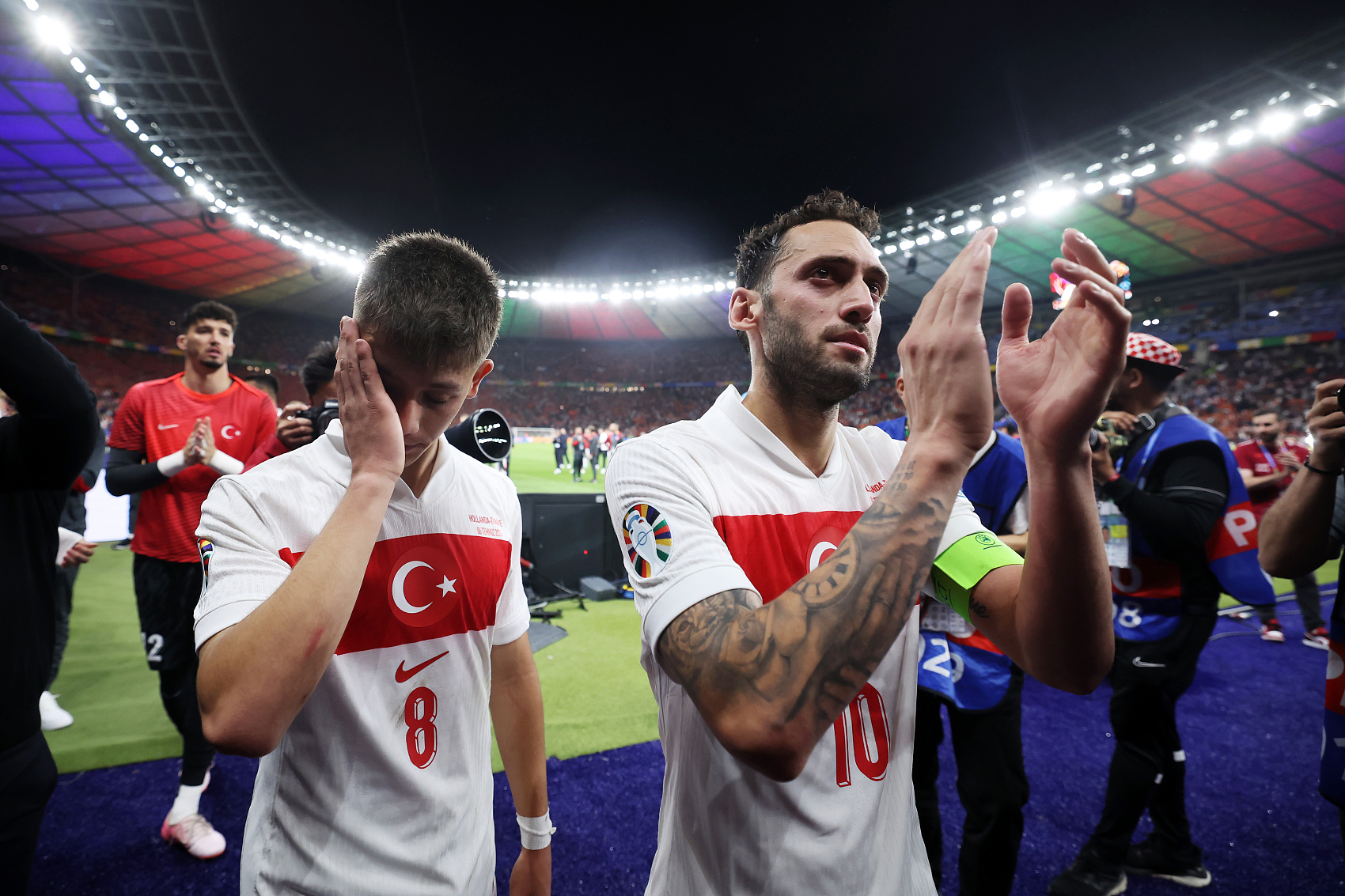 土耳其翻盘皇马，罗本送出助攻