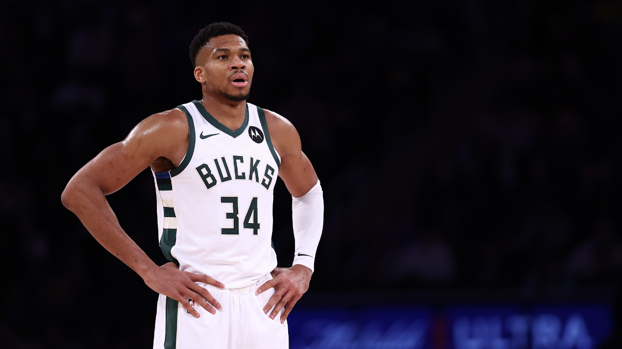 尼克斯横扫立陶宛男篮,字母哥绝境逆转 尼克斯横扫立陶宛男篮,字母哥绝境逆转