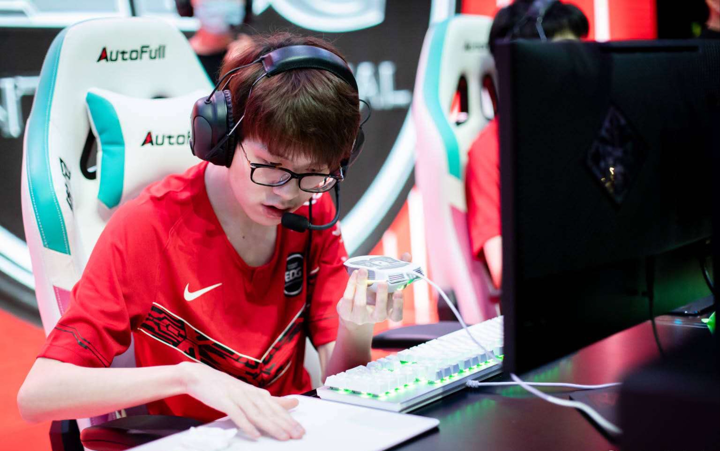 开云体育中国-RGE逆转100T，Meiko2统治全场