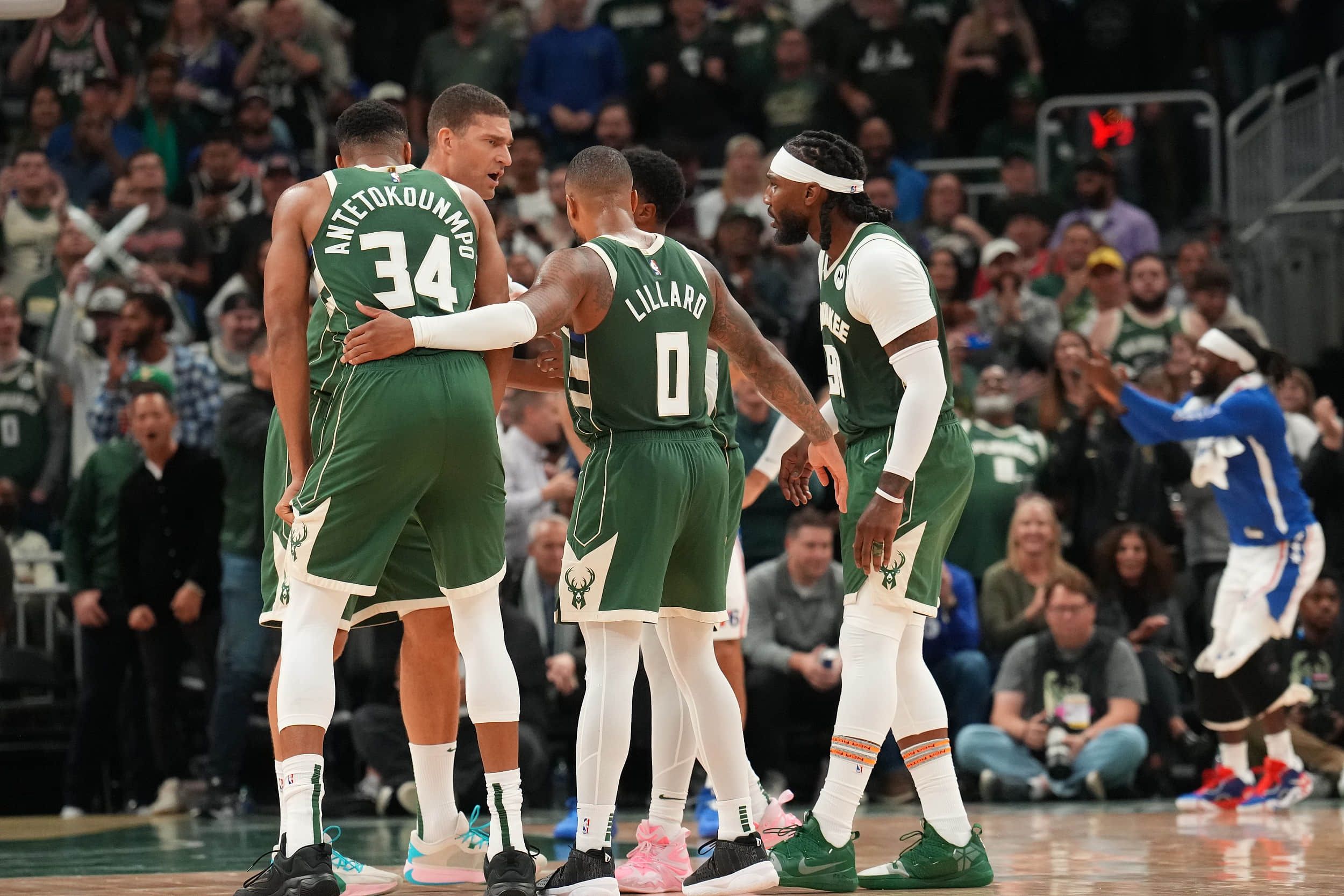 希腊男篮力克雄鹿B队,保罗送出助攻 希腊男篮力克雄鹿B队,保罗送出助攻