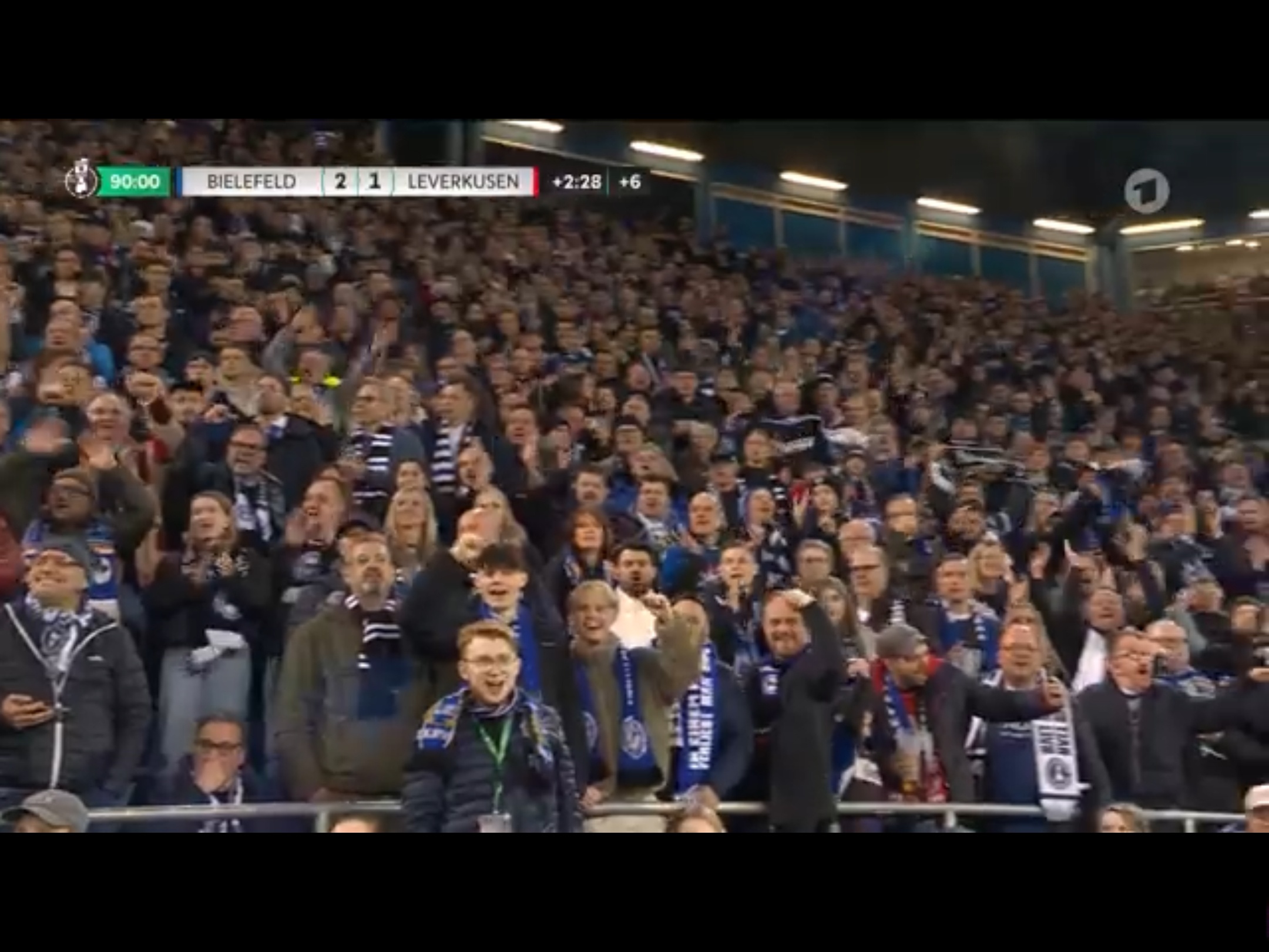 波兰鏖战勒沃库森，阿尔巴送出助攻