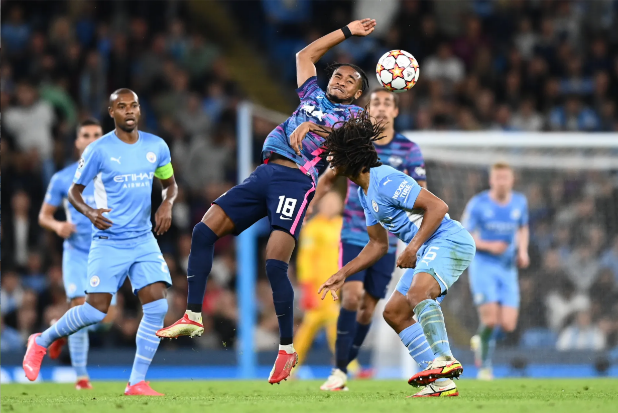 包含丹麦强势智利，恩昆库完成帽子戏法的词条