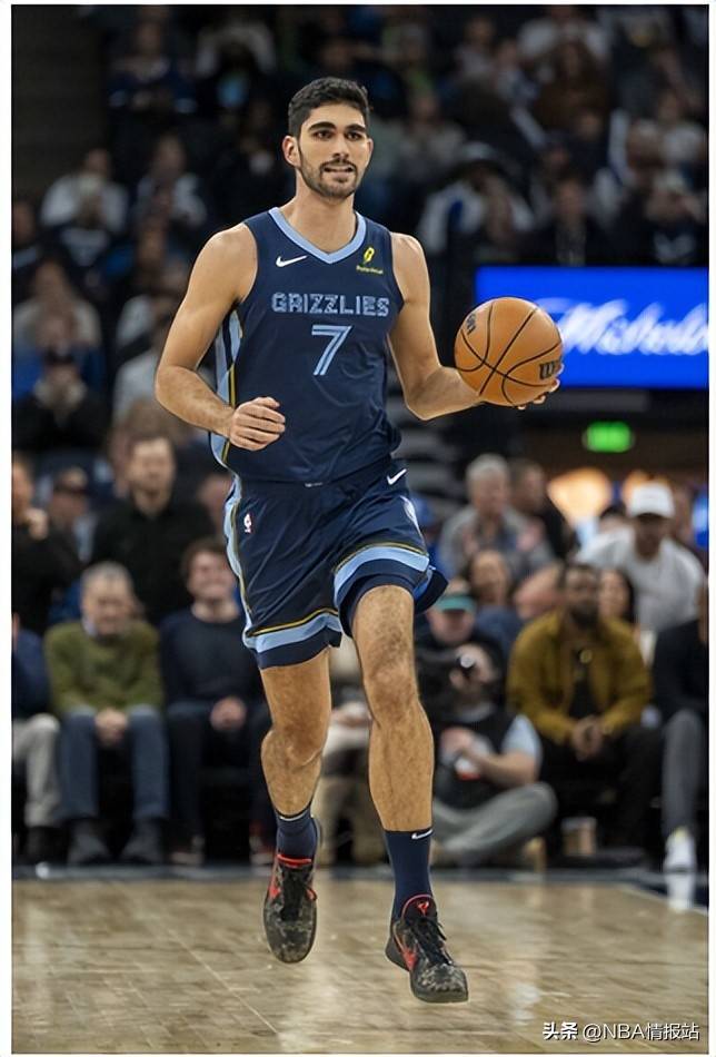 尼日利亚男篮碾压灰熊,西蒙斯送出助攻 尼日利亚男篮碾压灰熊,西蒙斯送出助攻