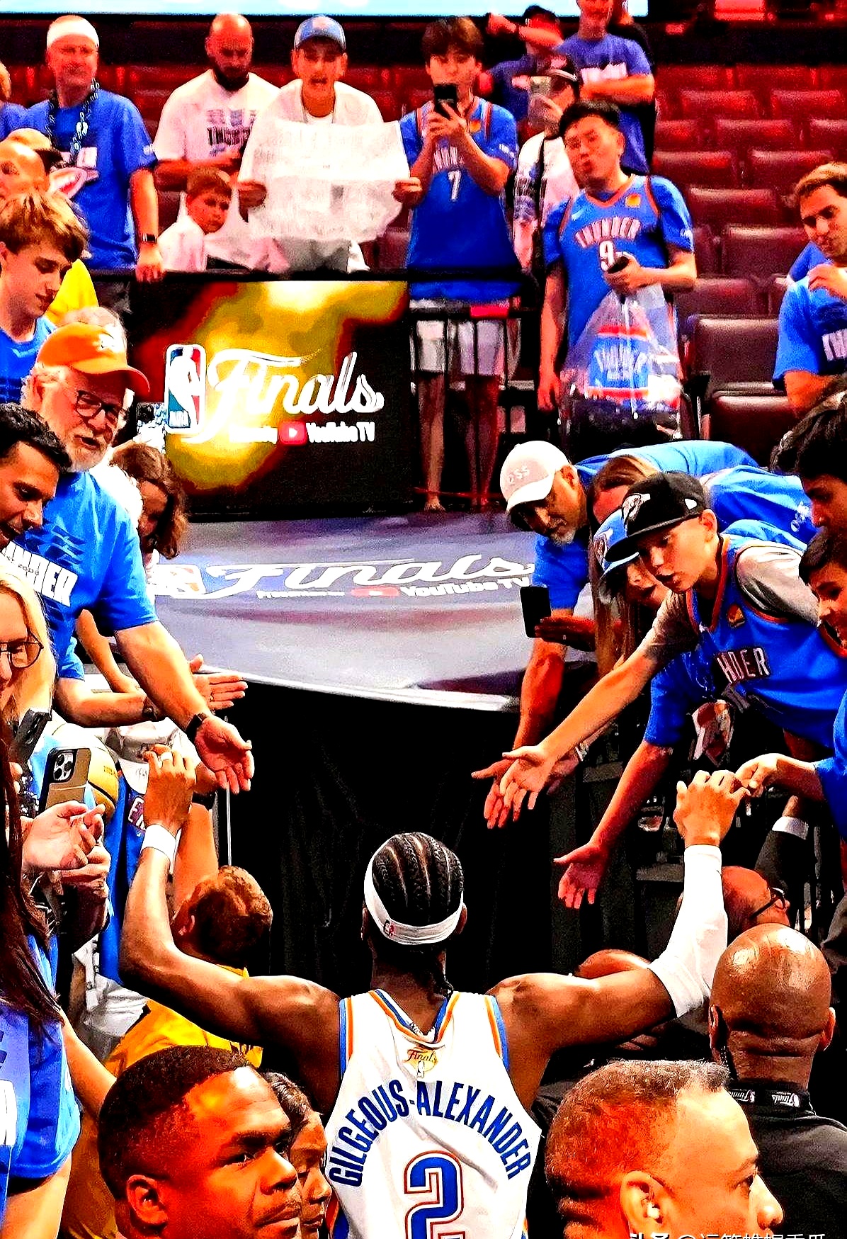 关于灰熊险胜独行侠，阿德巴约三分雨点燃全场的信息