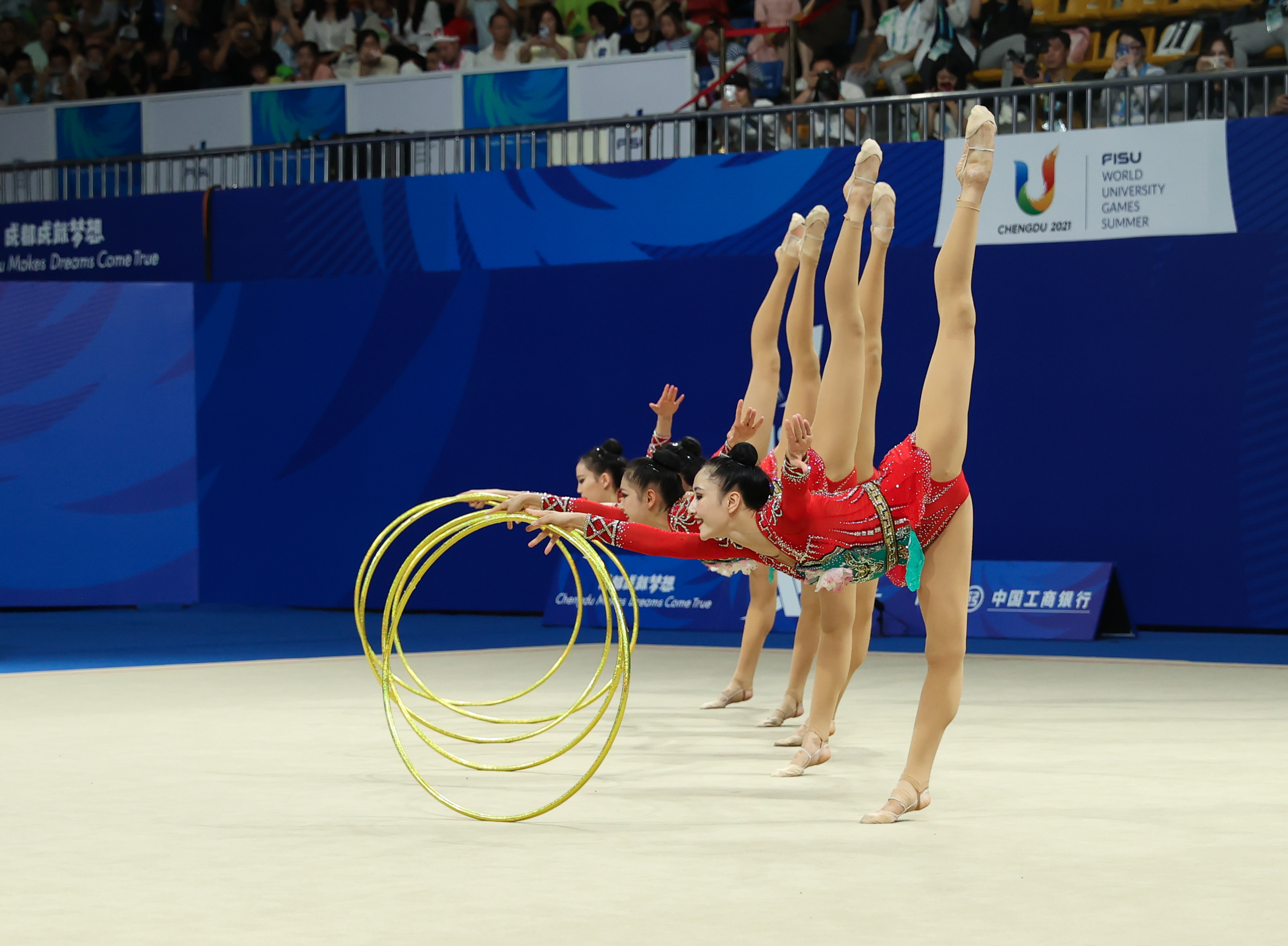 开云体育平台APP-场面火爆！体操观众席沸腾不已