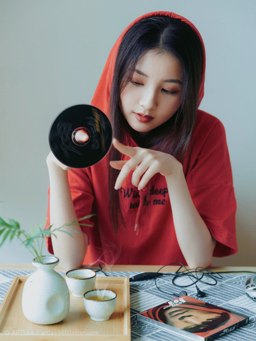 开云体育官网-梅赛德斯的逆转闪电，拉塞尔如何用11圈改写索伯到手的胜利