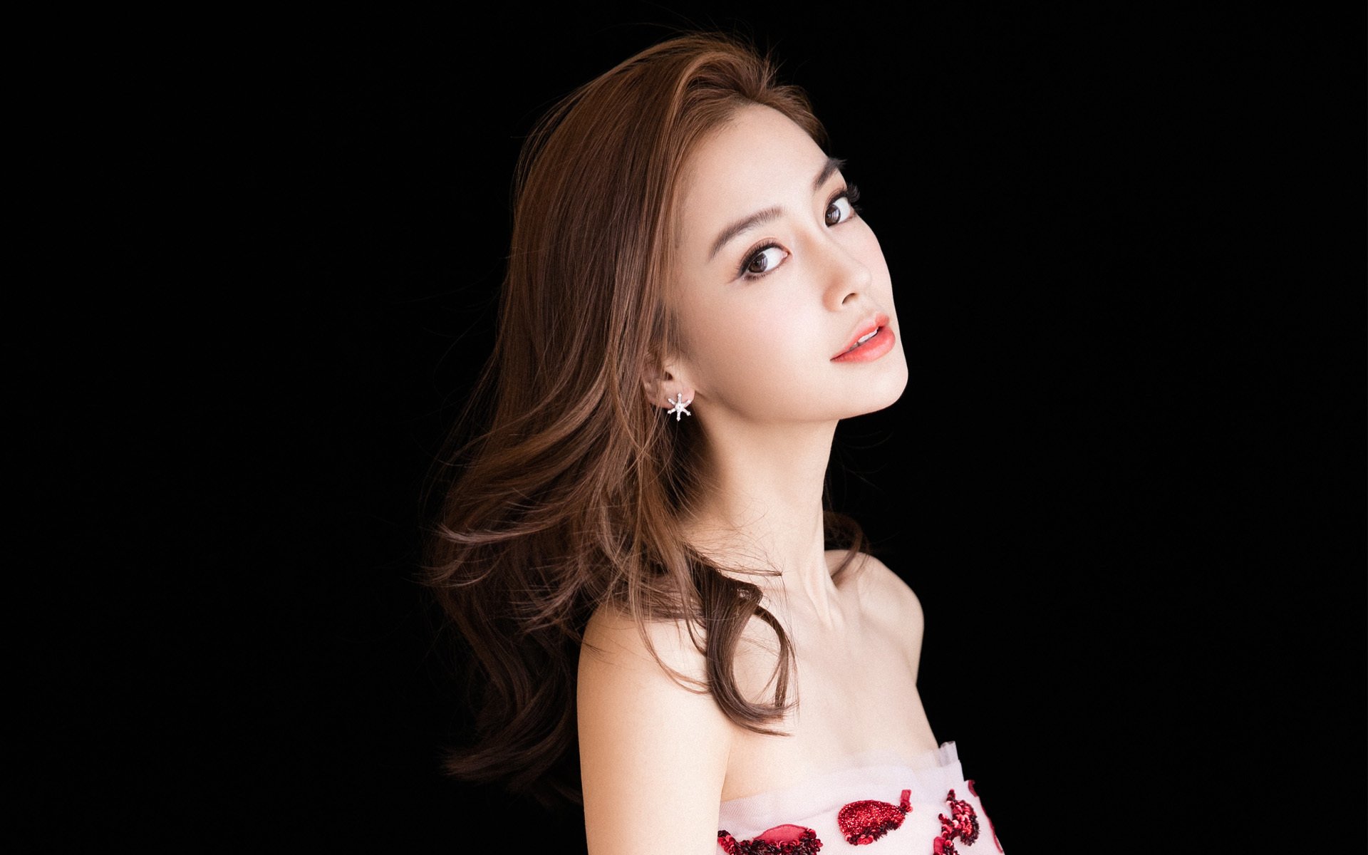 悬念终结者，从马里足球到F1赛道，德里赫特如何跨界接管赛场