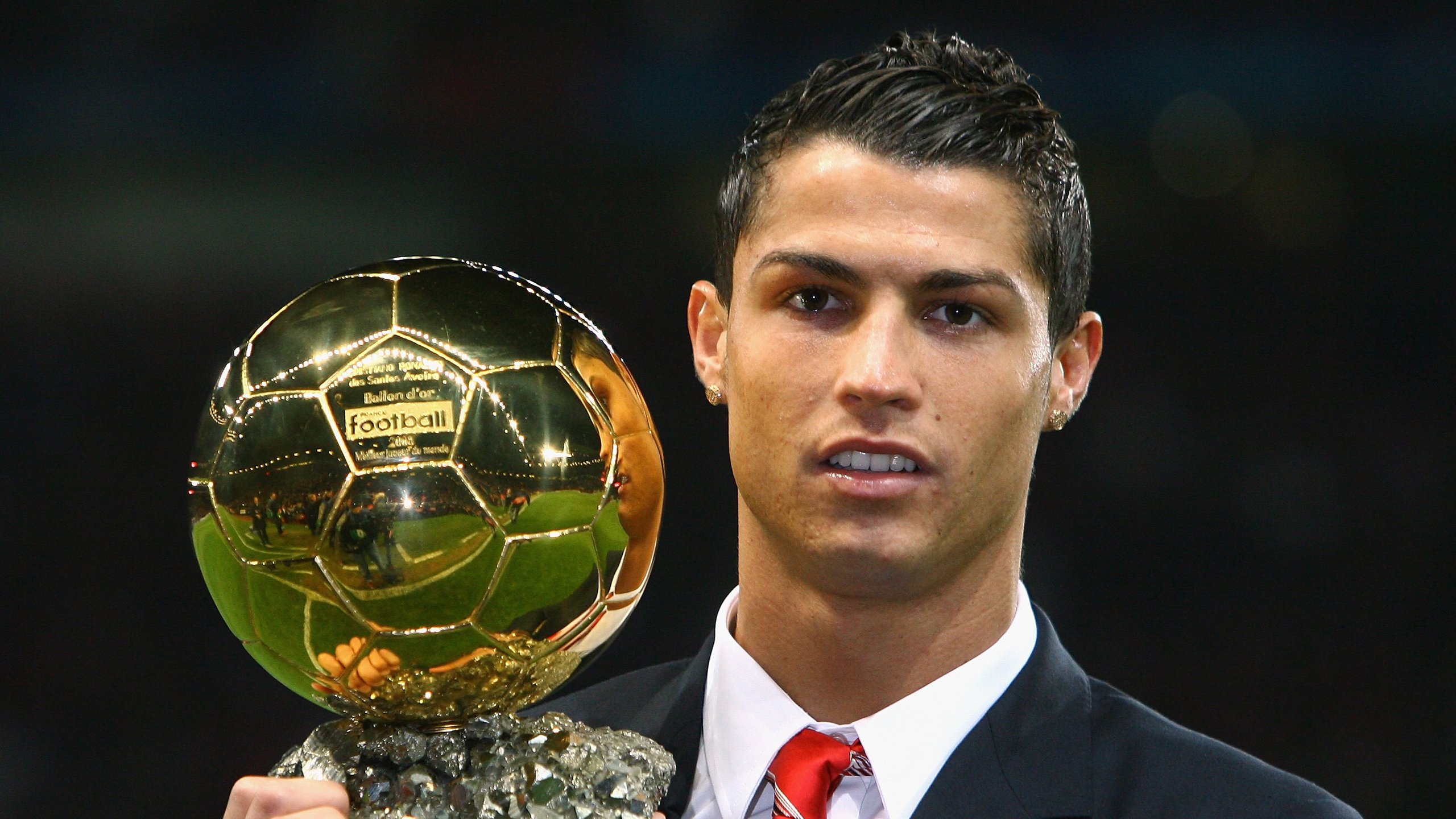 欧冠风云，曼联铁幕封锁韩国天王，曼城隐形利刃阿克刺穿红魔心脏