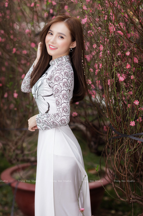 以骨为矛,切特·霍姆格伦在泥泞之战中重塑禁区法则